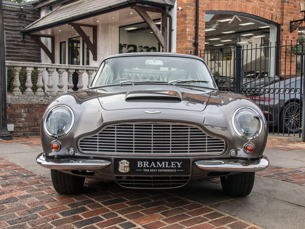 Aston Martin DB6 Manual  #4