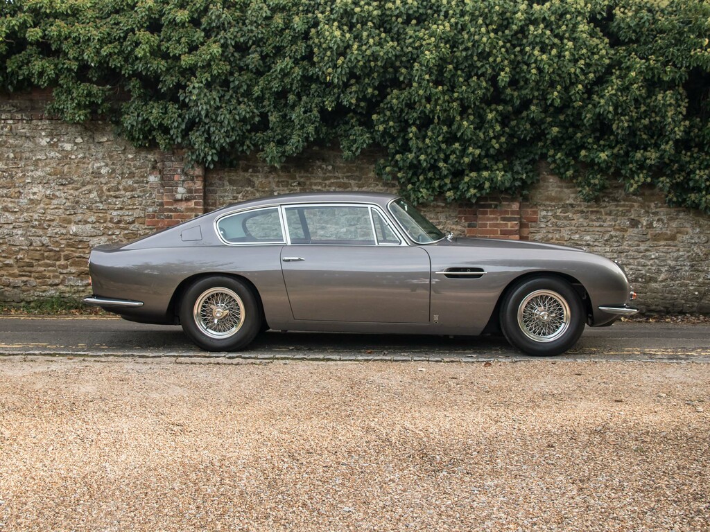 Aston Martin DB6 Manual  #3