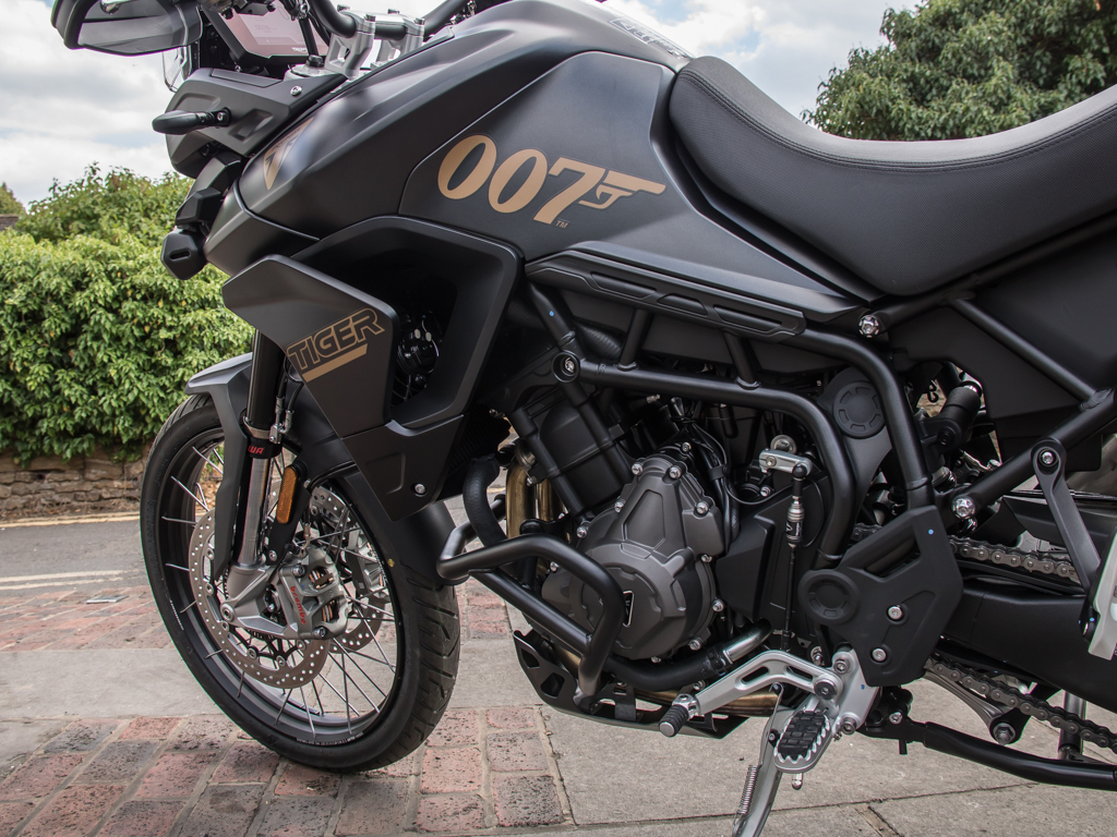 Triumph Manual HW22JWF Black