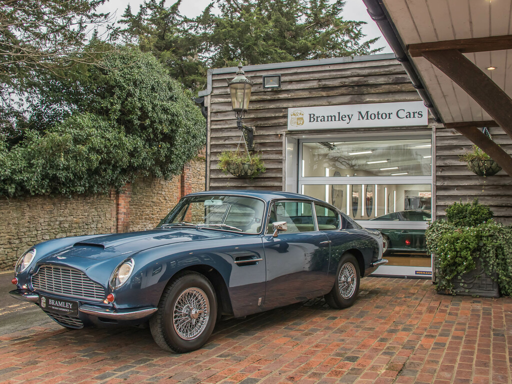 Aston Martin DB6 Manual Blue