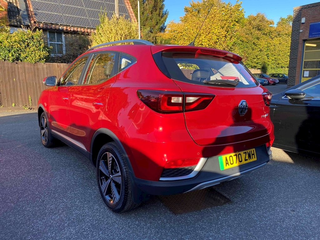 MG ZS Exclusive Red #4