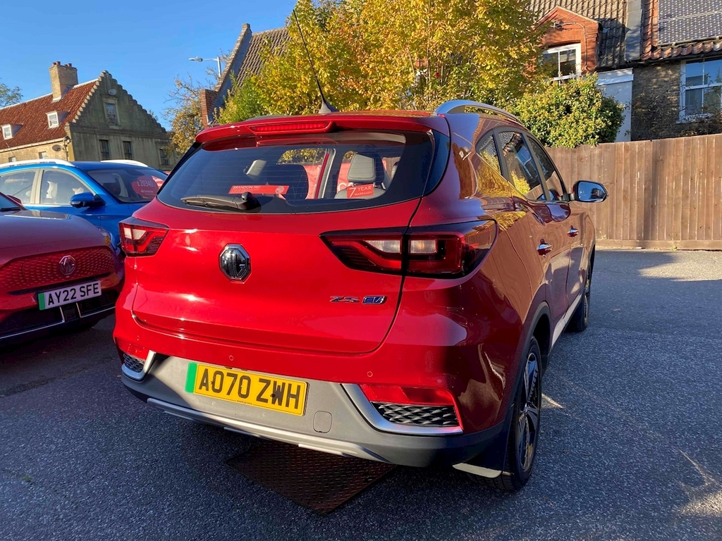 MG ZS Exclusive Red #6