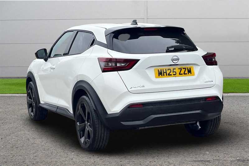 Nissan Juke 1.6 Hybrid Tekna MH25ZZM White #2