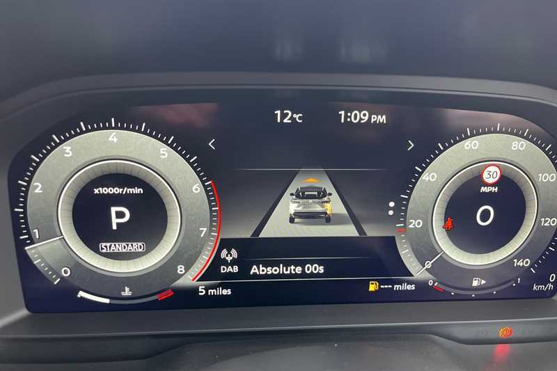 Nissan Qashqai 1.3 Dig-t Mh 158 N-connecta Xtronic Black #3