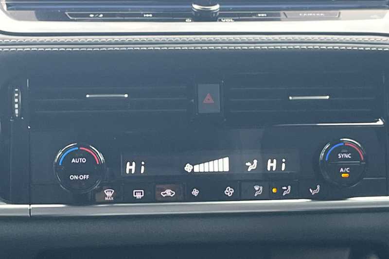 Nissan Qashqai 1.3 Dig-t Mh 158 N-connecta Xtronic Black