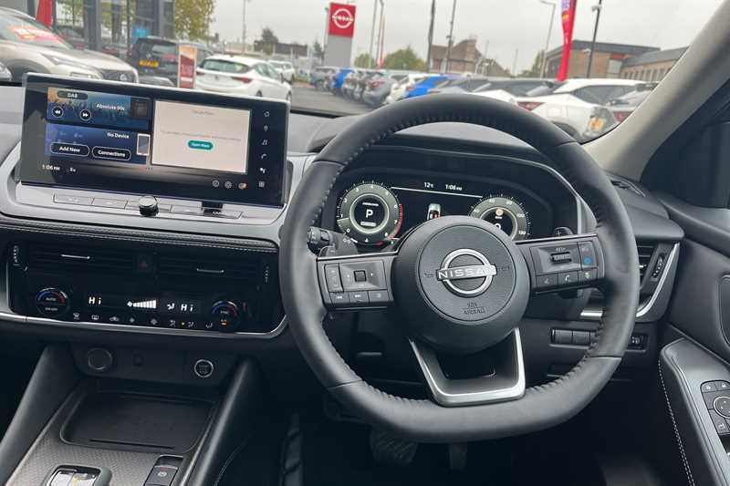 Nissan Qashqai 1.3 Dig-t Mh 158 N-connecta Xtronic Black #4