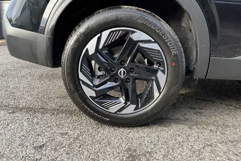 Nissan Qashqai 1.3 Dig-t Mh 158 N-connecta Xtronic Black #6