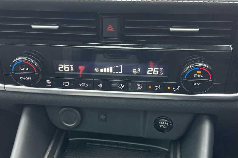 Nissan Qashqai 1.5 E-power N-connecta ML75LPF Black