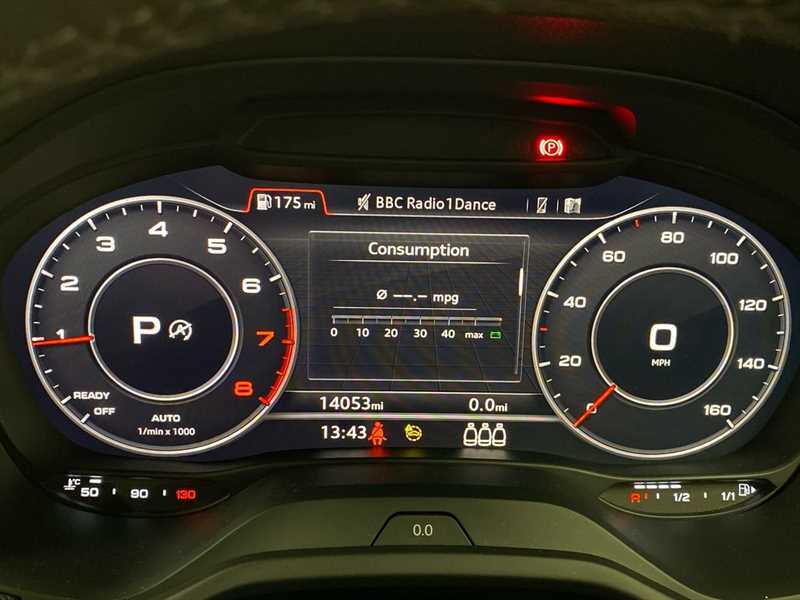 Audi Q2 35 Tfsi S Line S Tronic LM24ETJ Black #5