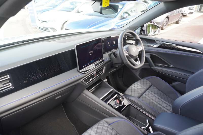 Volkswagen Tiguan Etsi 150 Dsg R-line - 2025 75 HF75RUC Silver #2