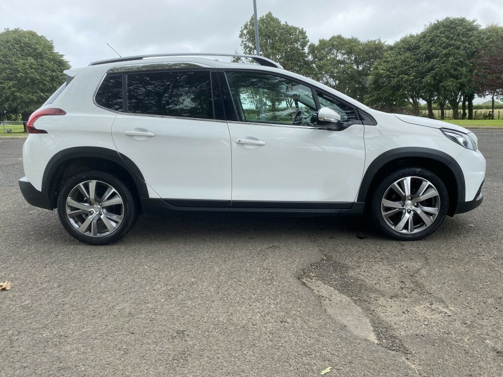 Peugeot 2008 Allure Premium Blue Hdi FE19HCD #2