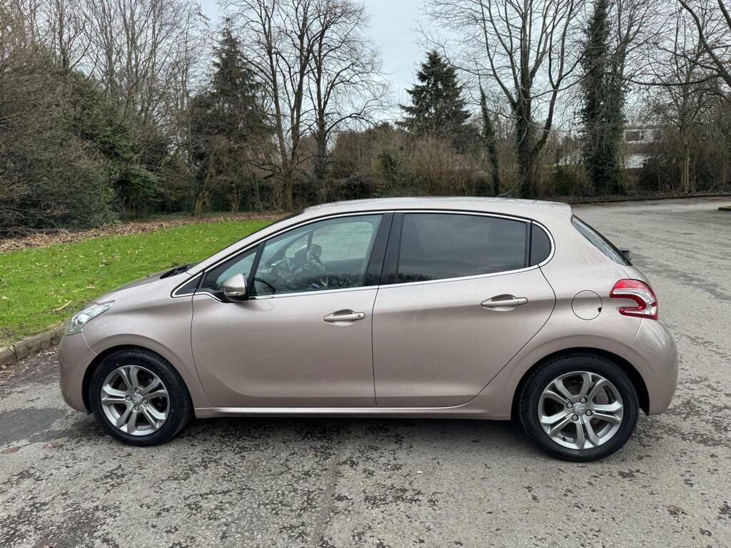 Peugeot 208 1.2 Vti Allure Euro 5 FP63WEJ Pink #5