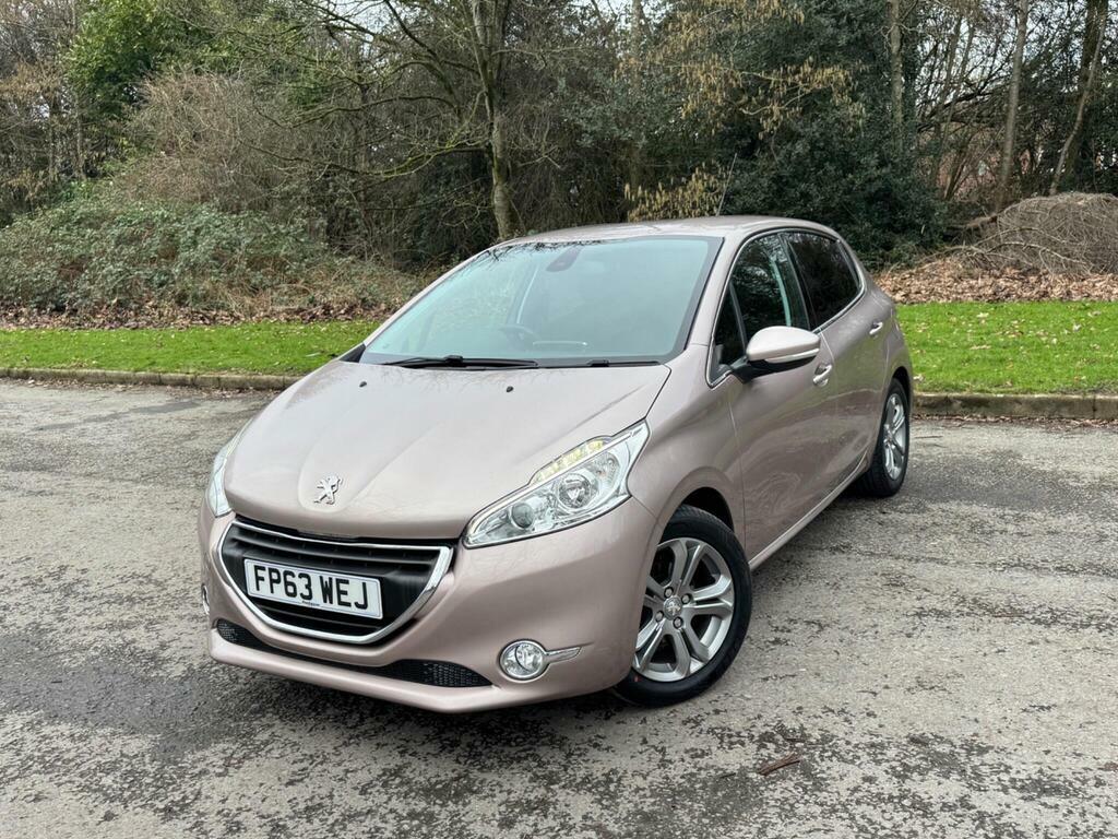 Peugeot 208 1.2 Vti Allure Euro 5 FP63WEJ Pink #4