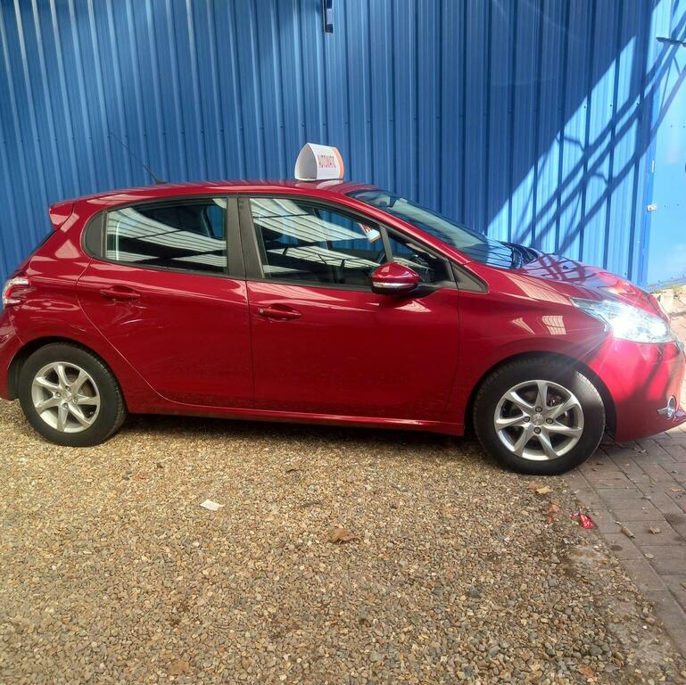Peugeot 208 Hatchback 1.4 E-hdi Active Egc Euro 5 Ss 2 Red #3