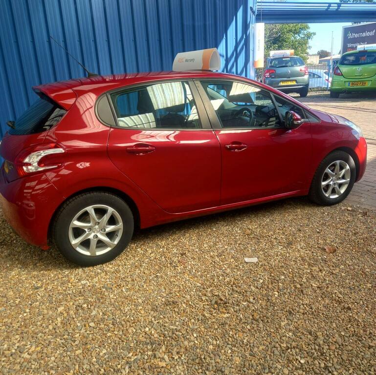 Peugeot 208 Hatchback 1.4 E-hdi Active Egc Euro 5 Ss 2 Red #4