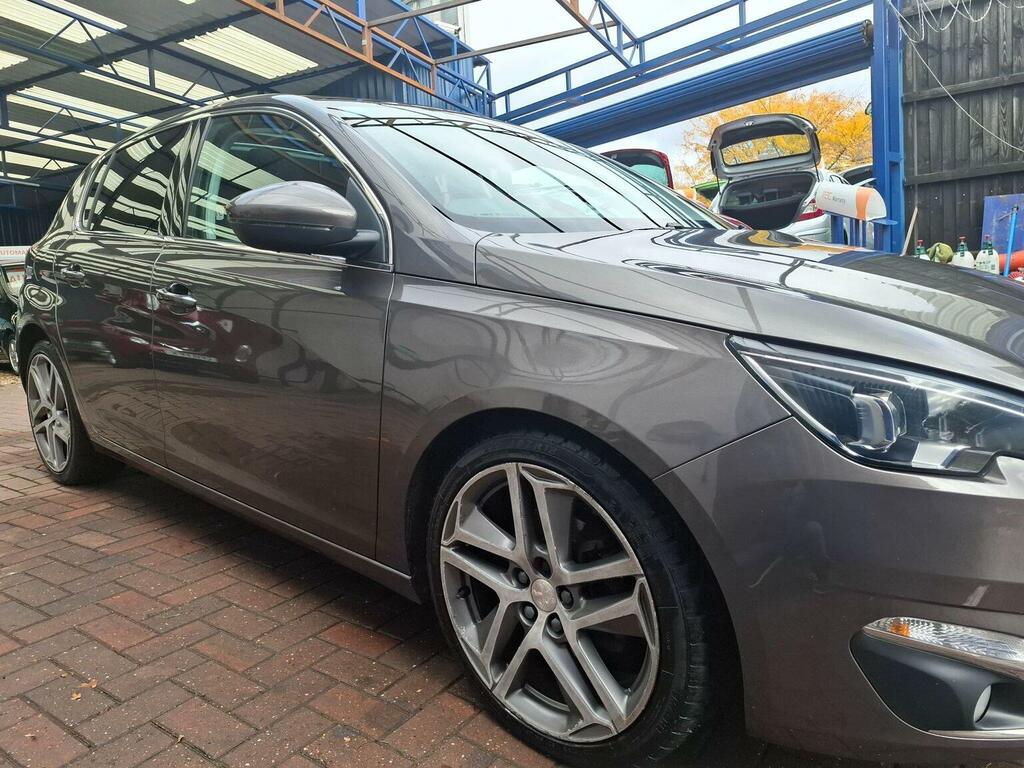Peugeot 308 Hatchback 1.6 E-hdi Feline Euro 5 Ss 2014 KP64HGF Grey #2