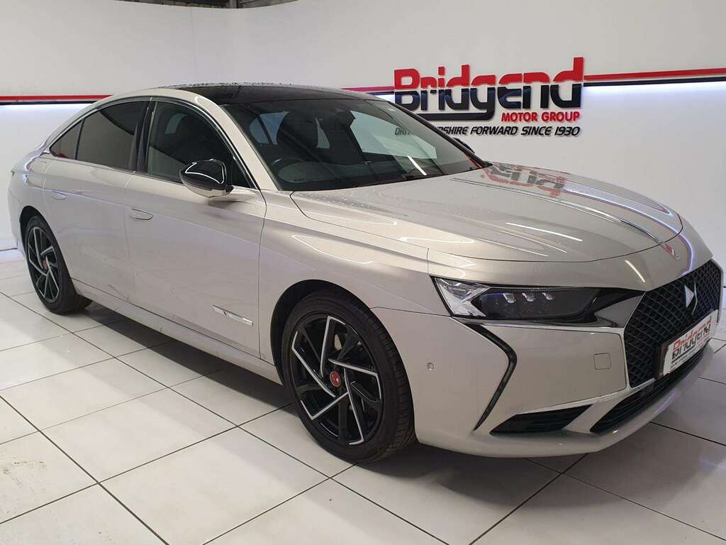 DS DS 9 1.6 Puretech Performance Line Saloon White #2