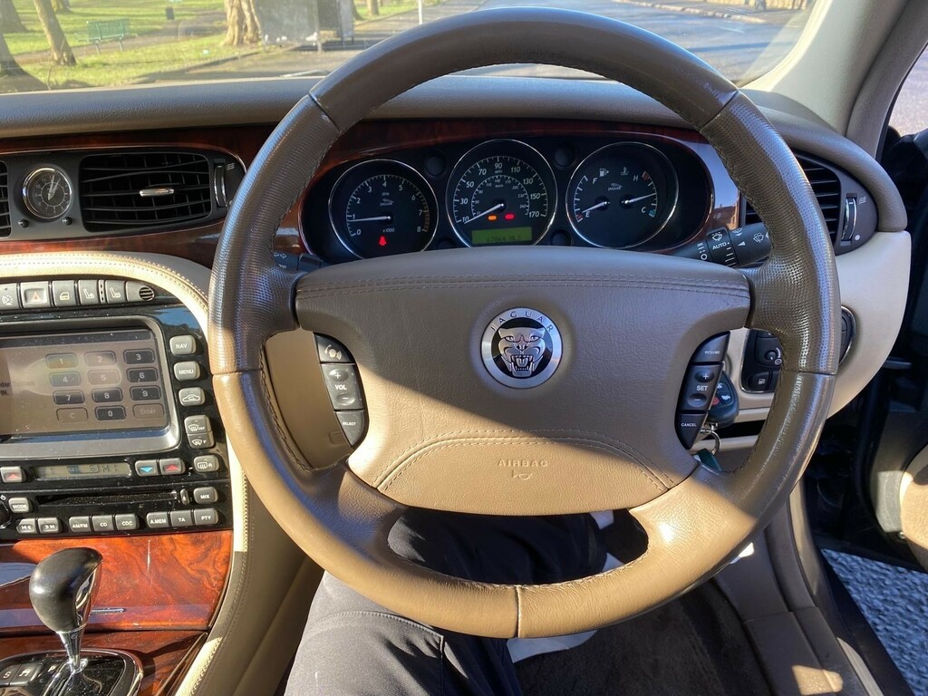 Jaguar XJ V6 Executive Grey #5