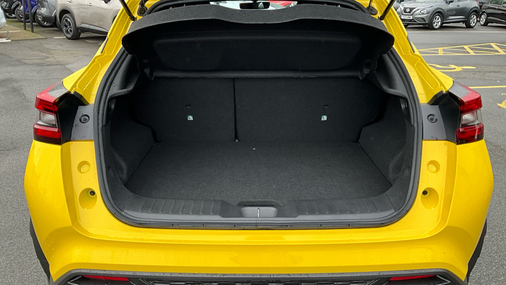 Nissan Juke Tekna Yellow #4