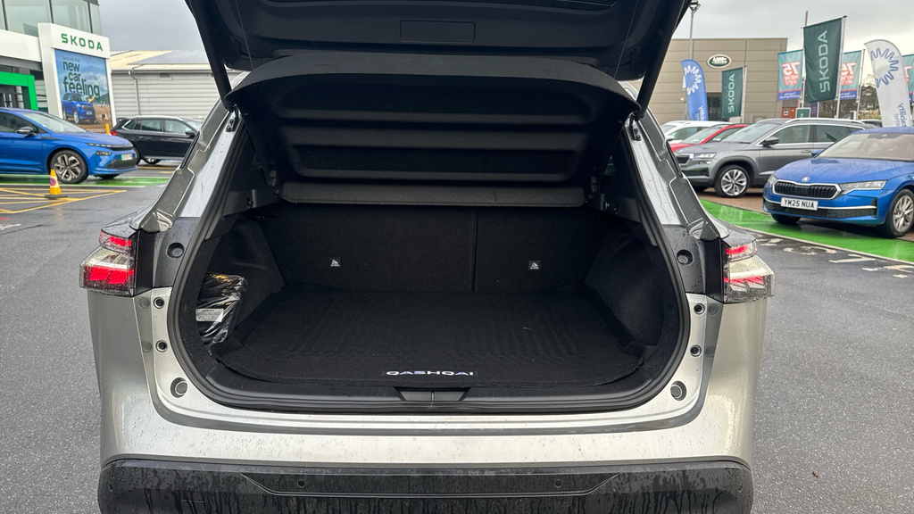Nissan Qashqai Tekna Silver #4