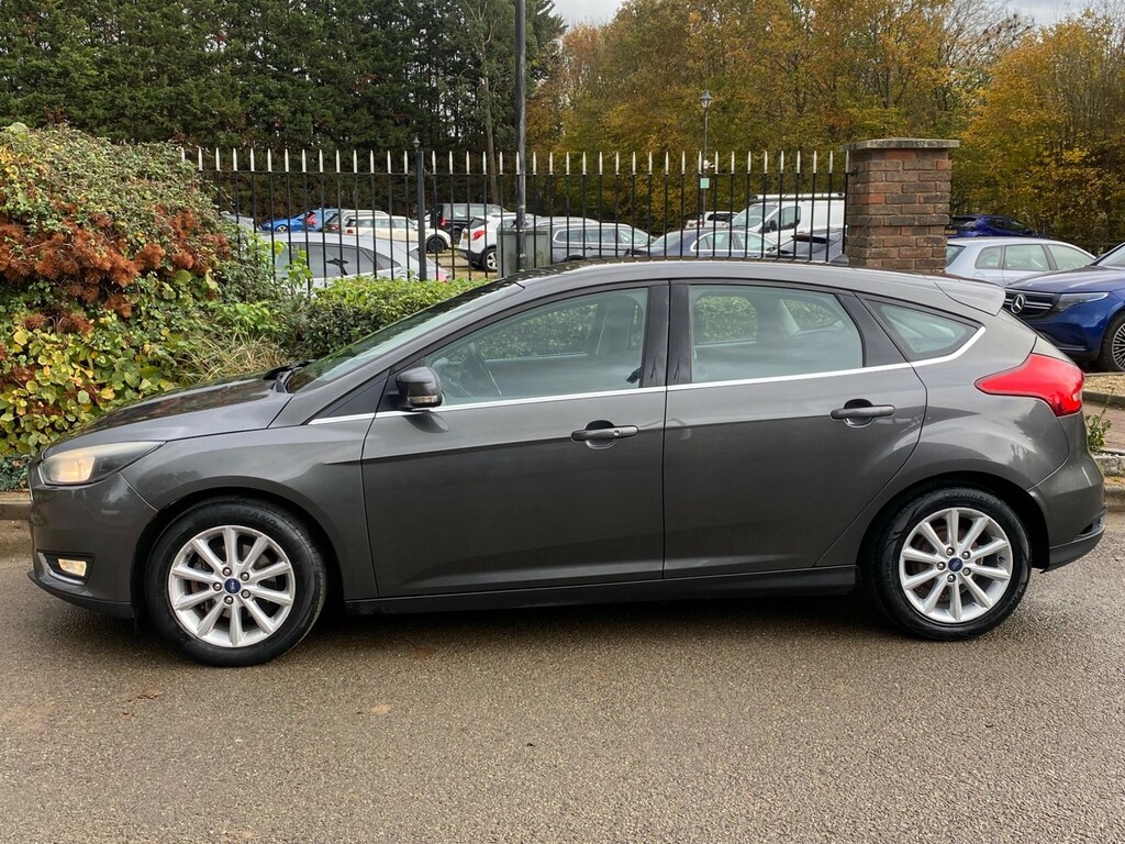 Ford Focus 1.0T Ecoboost Titanium Hatchback CN17WWG #4