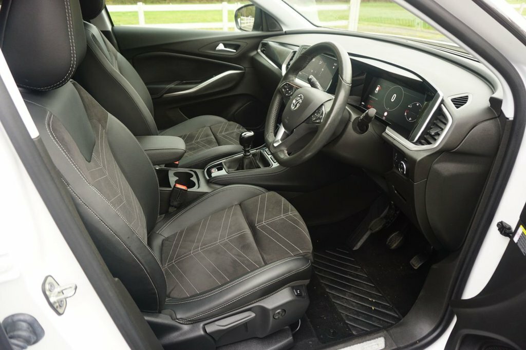 Vauxhall Grandland 1.2L Ultimate White #4