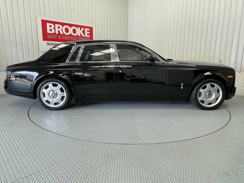 Rolls-Royce Phantom Saloon 6.7 V12 Euro 3 200606 Black #4