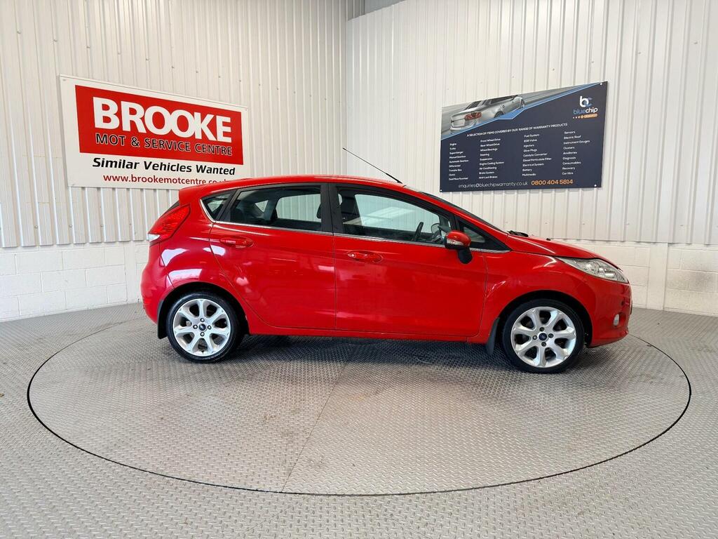 Ford Fiesta Hatchback 1.6 Tdci Titanium 200959 Red #4