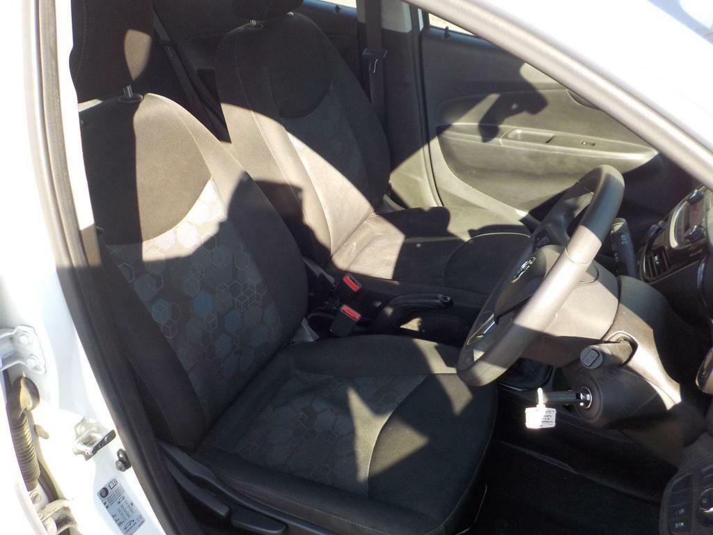 Vauxhall Viva 1.0I Rocks Euro 6 LD18FZA White #3