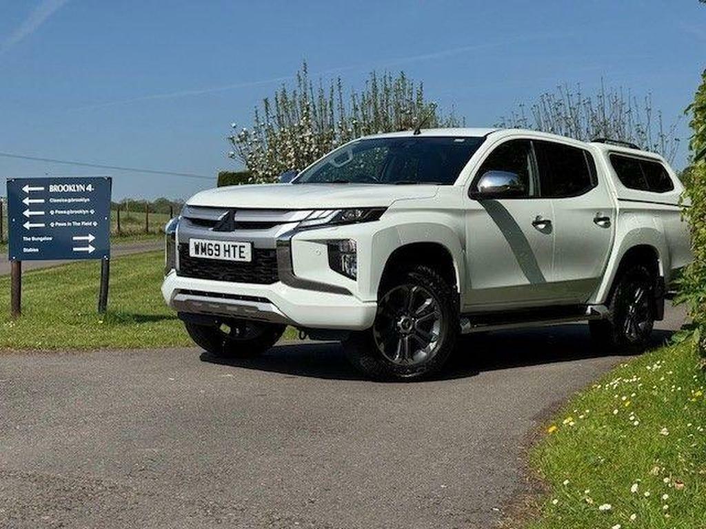 Mitsubishi L200 2.2 Di-d Dc Barbarian X 4Wd Euro 6 S S White #2