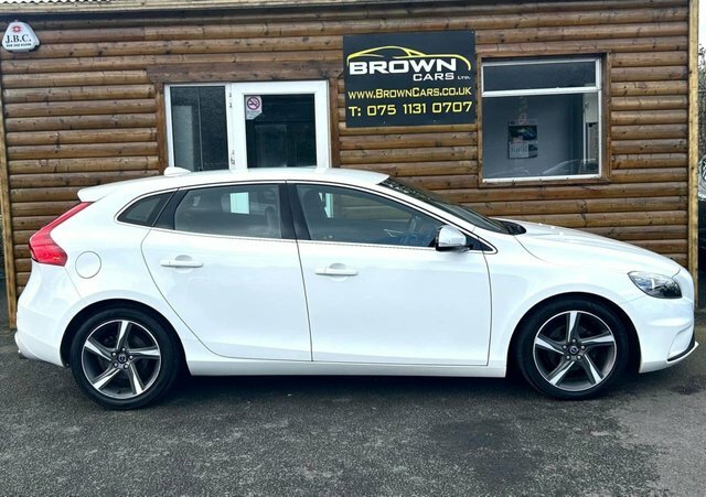 Volvo V40 1.6 D2 R-design Nav BSZ9217 White #3