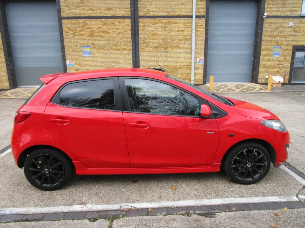 Mazda 2 1.3 Black Hatchback Euro 5 VN11WUC Red #6