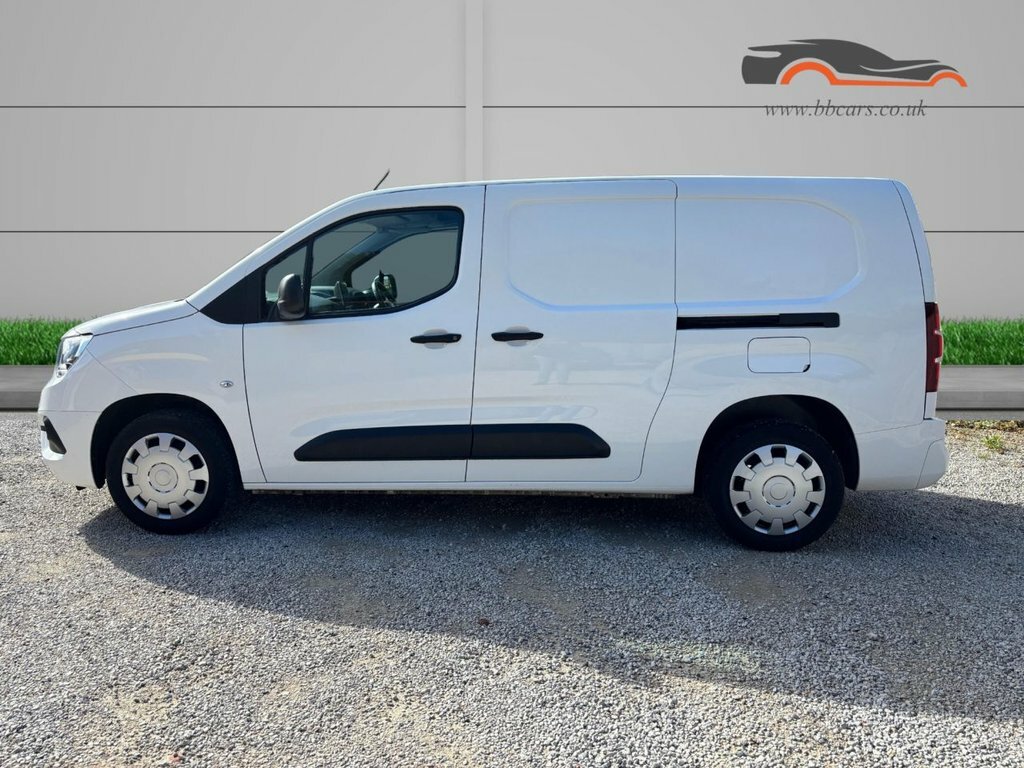 Vauxhall Combo 1.5L Sportive DY21OPG White #2