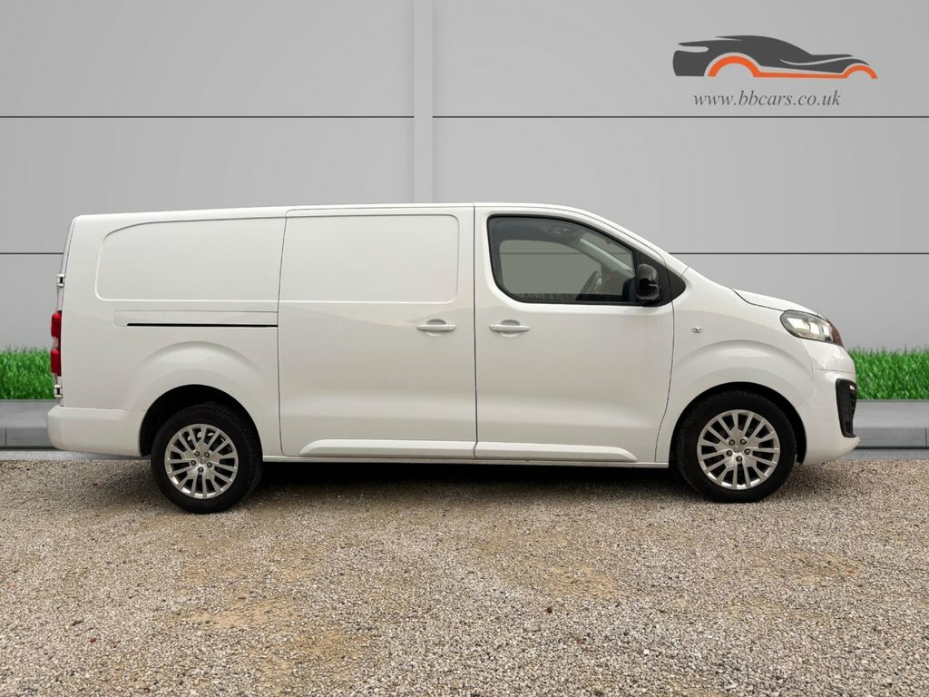 Vauxhall Vivaro 1.5L Pro 6Dr DV73RKE White #2