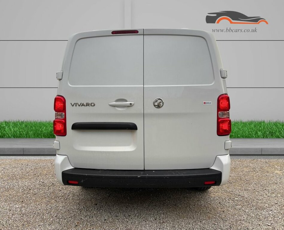 Vauxhall Vivaro 1.5L Pro 6Dr DV73RKE White #4