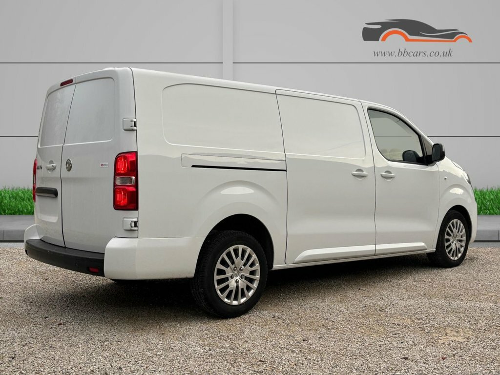 Vauxhall Vivaro 1.5L Pro 6Dr DV73RKE White #3