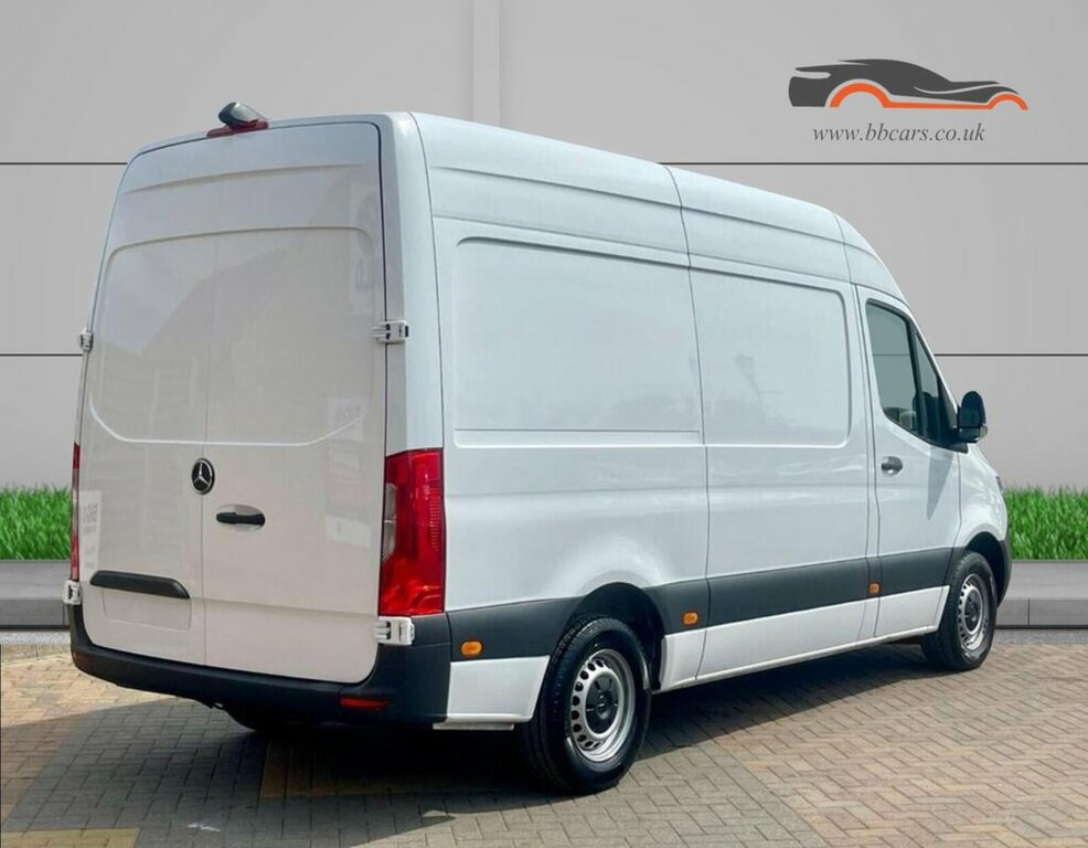 Mercedes-Benz Sprinter Mpv YJ71CVP White #4