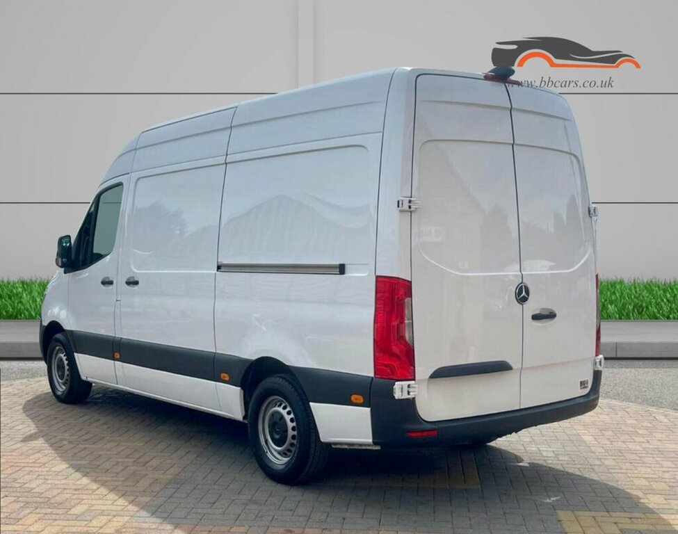 Mercedes-Benz Sprinter Mpv YJ71CVP White #3