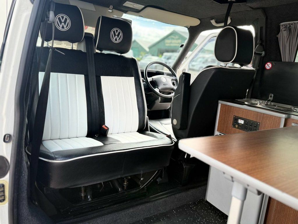 Volkswagen Transporter 2.5L Special 888 White #6