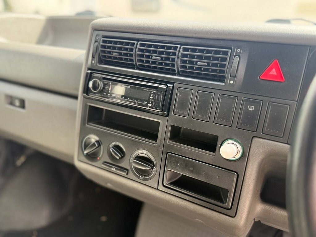 Volkswagen Transporter 2.5L Special 888 White #4