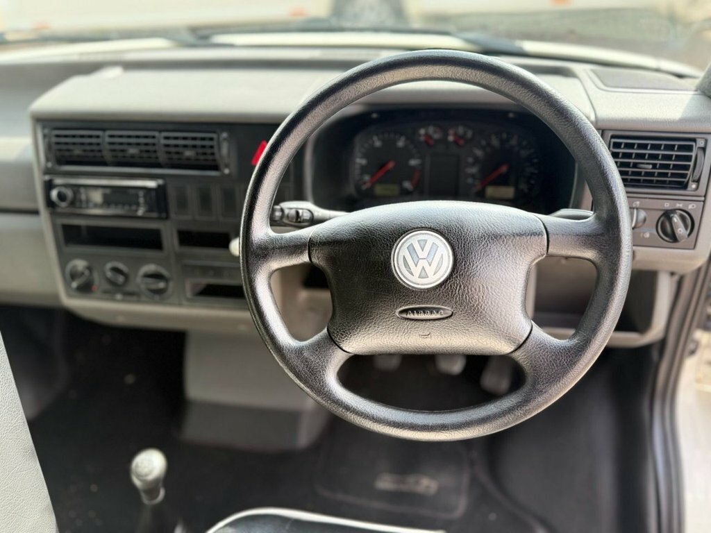 Volkswagen Transporter 2.5L Special 888 White #2