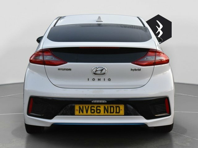 Hyundai Ioniq 1.6 H-gdi Premium Hatchback Hybrid Dct NV66NDD White #6