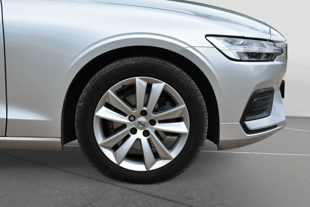 Volvo V60 2.0 D3 Momentum Estate Euro 6 S Silver #4