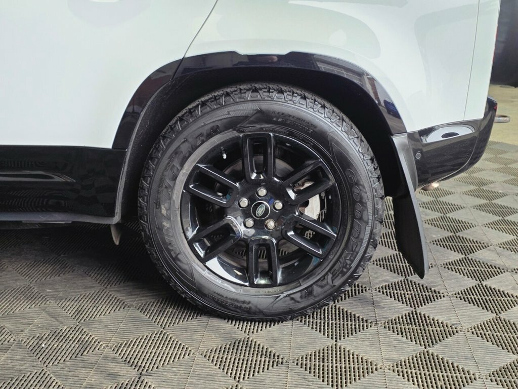 Land Rover Defender 3L X-dynamic S SC71HCG White #6