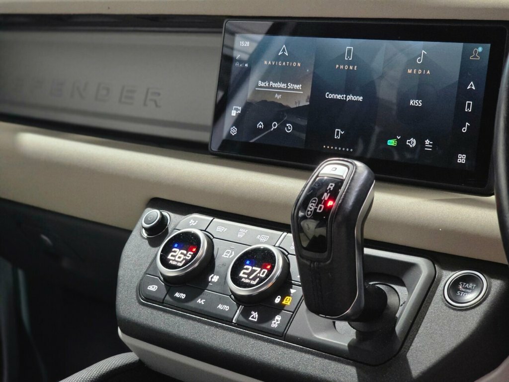 Land Rover Defender 3L X-dynamic S SC71HCG White #3