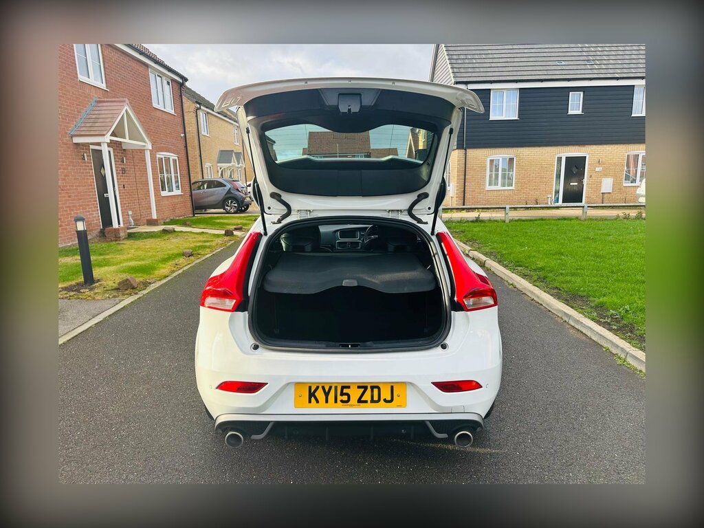 Volvo V40 2.0 D4 R-design Lux Nav Geartronic Euro 6 Ss KY15ZDJ White #3
