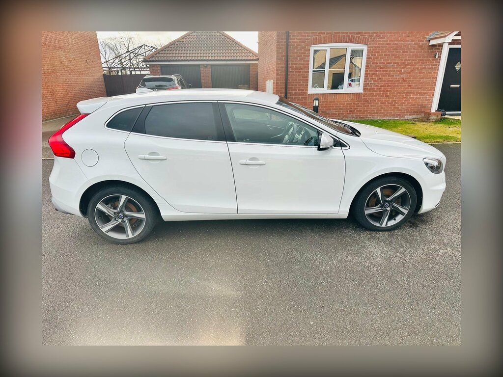 Volvo V40 2.0 D4 R-design Lux Nav Geartronic Euro 6 Ss KY15ZDJ White #4