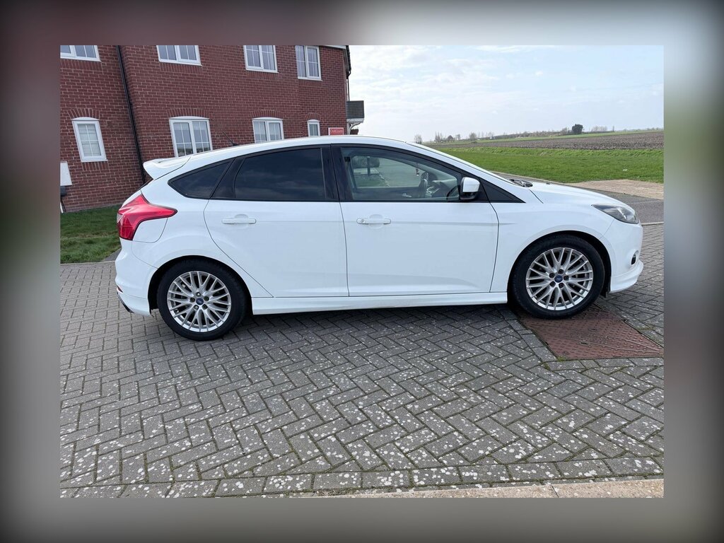 Ford Focus 1.6 Tdci Zetec S Euro 5 Ss SE12DHM White #5