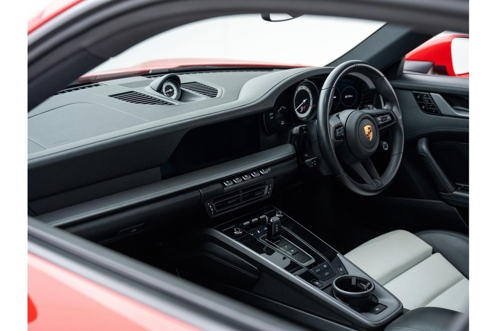 Porsche 911 992 Carrera Pdk Coupe YY69WAO Red #4
