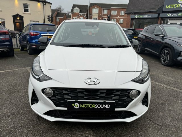 Hyundai I10 2022 1.0 Se Connect Hatchback GY72FVJ White #2